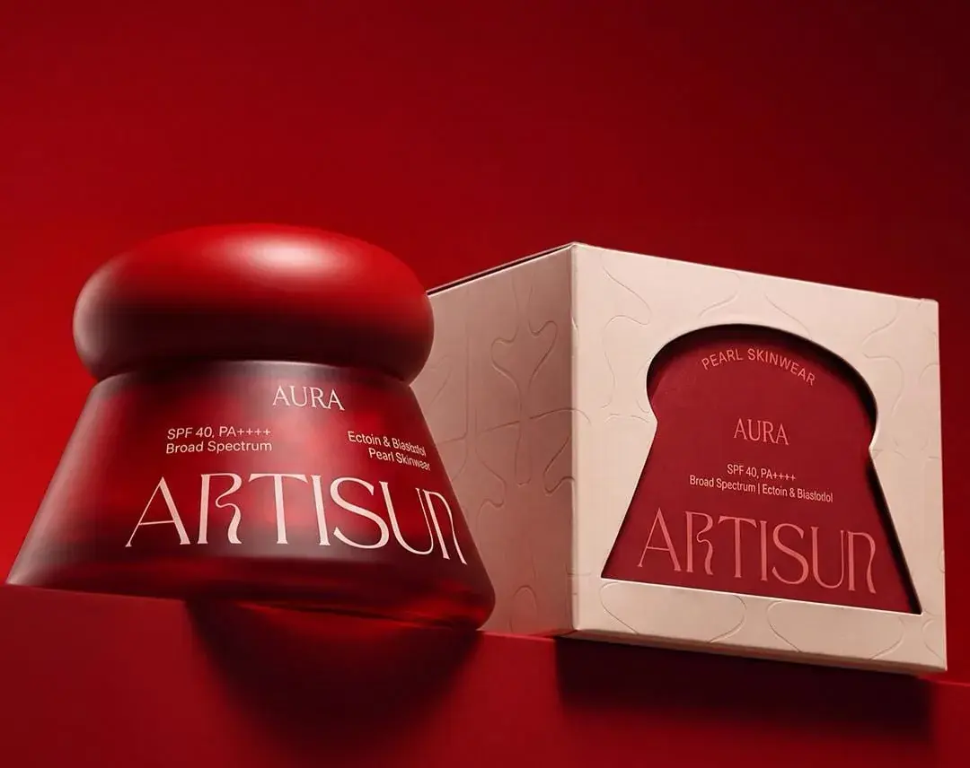 AURA · Pearl Skinwear SPF 40